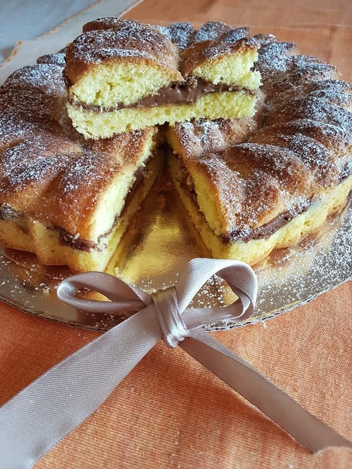 Torta versata allo yogurt farcita con Nutella, ricetta di Tiziana Nosdeo