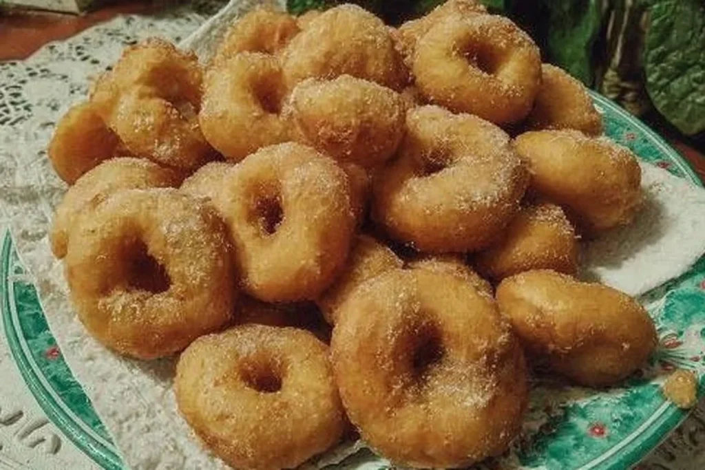 Ricetta morbidi doughnut di patate appena sfornati