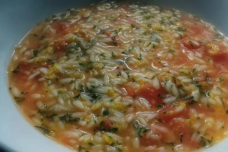 Piatto di risotto Pignolina con zucchine, carote, pomodoro e parmigiano