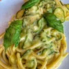 Piatto di Spaghetti alla Nerano con zucchine e formaggio