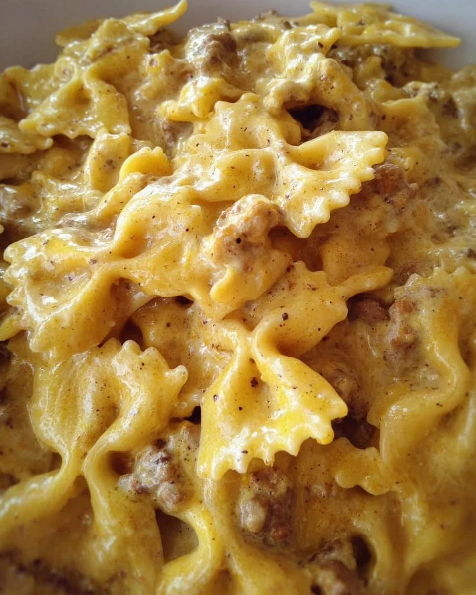 Farfalle Salsiccia panna e zafferano, un piatto italiano ricco e cremoso