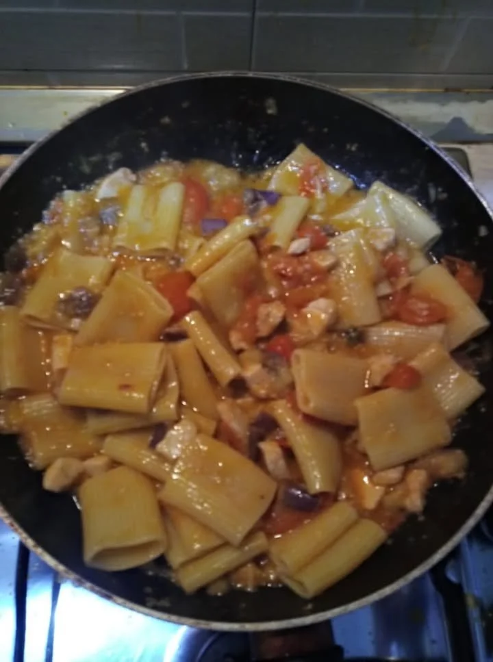 Paccheri con pesce spada, melanzane e pomodorini - Ricetta di Antonietta Fei