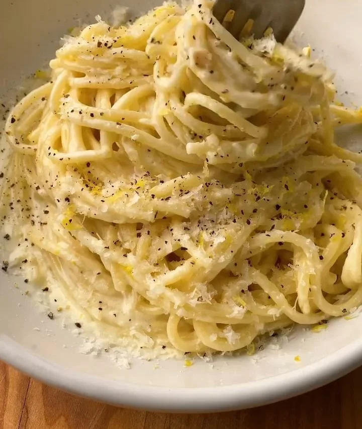 Pasta al Limone con limoni freschi e basilico