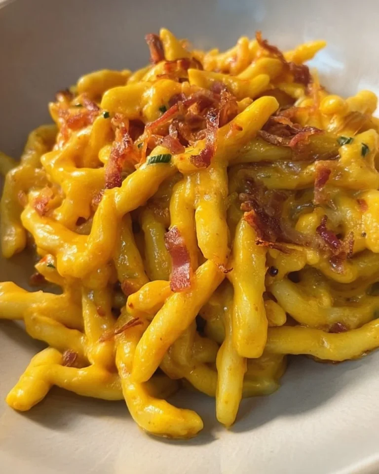 Strozzapreti Cremosi con Speck e Zafferano, piatto delizioso e ricco di sapore
