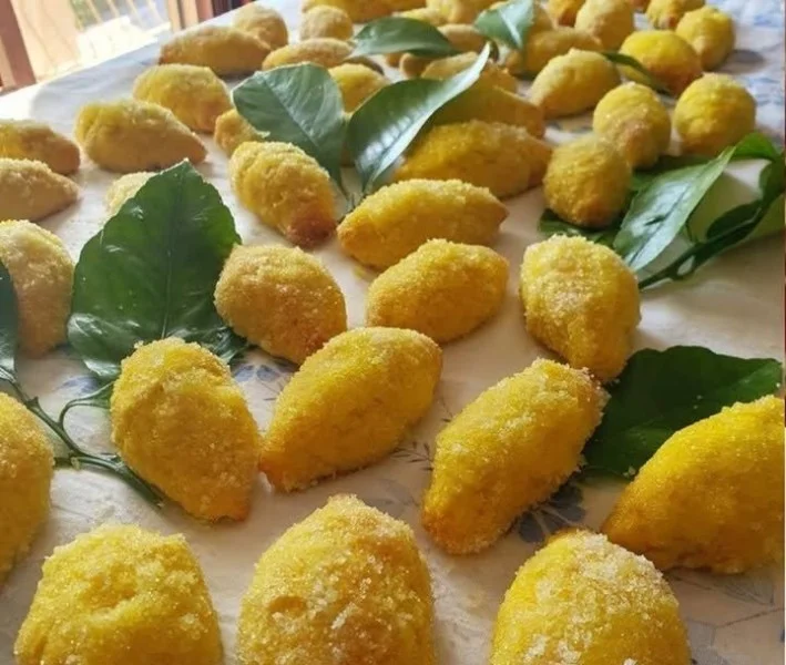 Lemon drops dolci e freschi in un piatto, simbolo di un dessert estivo