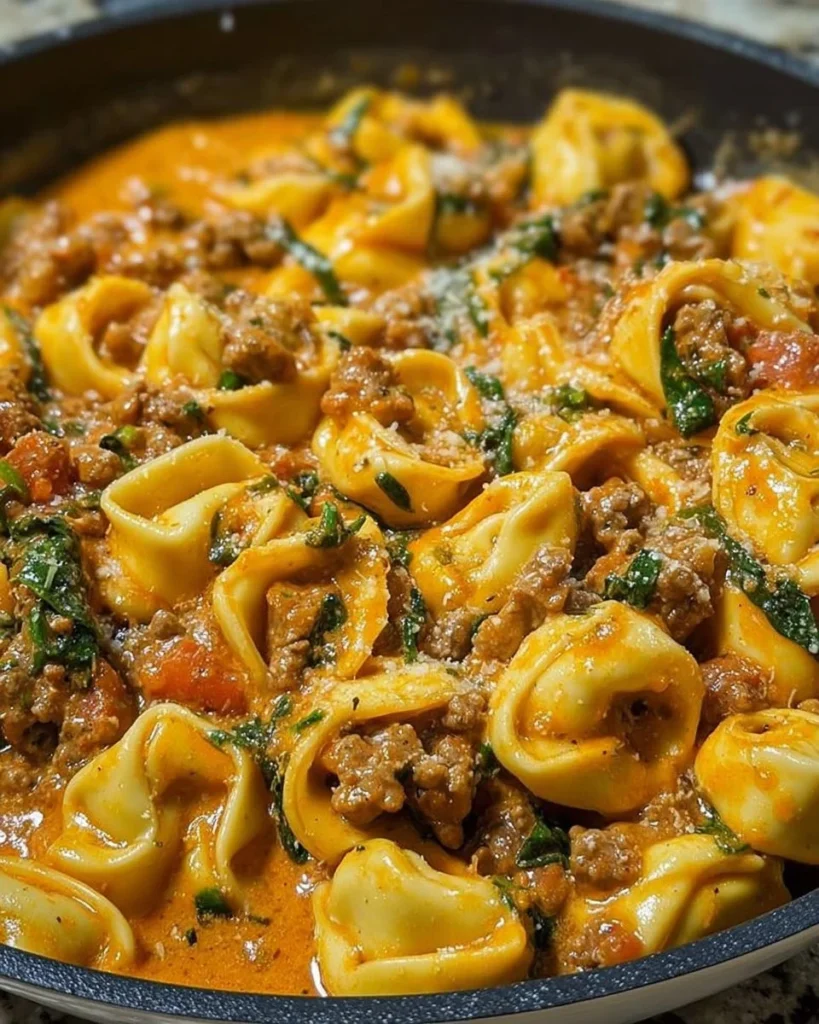 Tortellini Piccanti con Manzo e Salsa Cajun Cremosa
