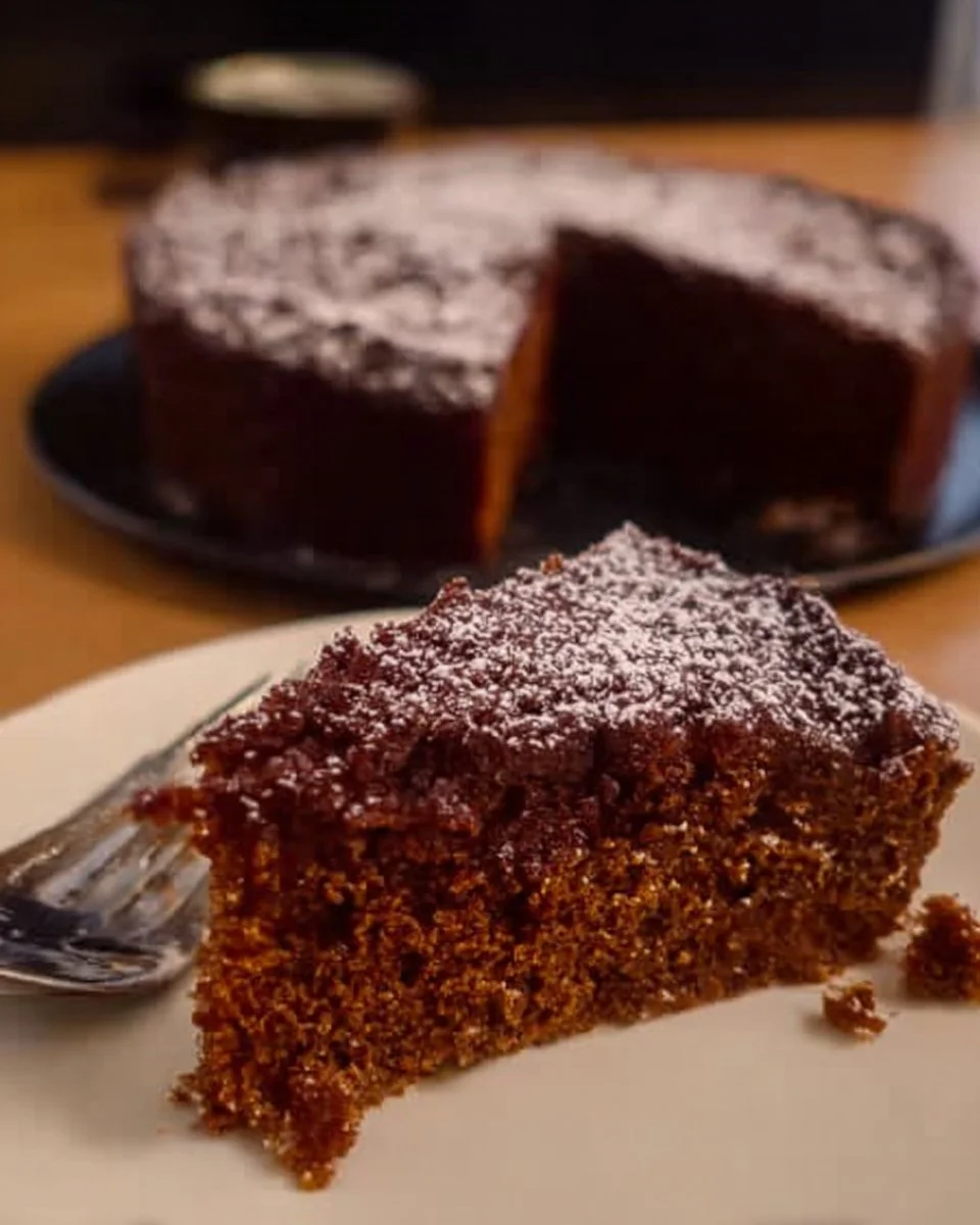 Fetta di Torta 12 Cucchiai su un piatto elegante