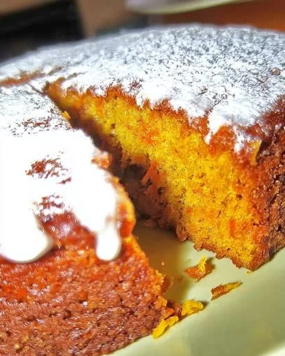 Torta di Carote fresca e invitante con glassa di crema