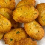 Crocchette di patate alla siciliana su un piatto