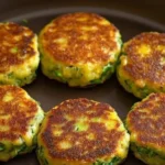 Burger di zucchine pronti in 5 minuti su un piatto