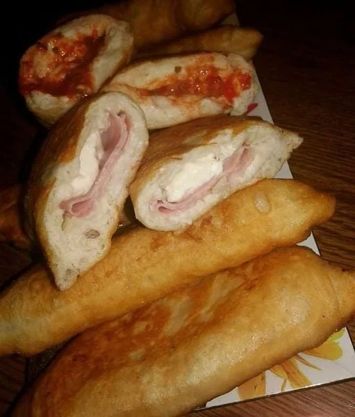 Calzoni fritti fatti in casa secondo la ricetta tradizionale della nonna
