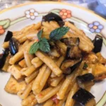 Pasta caserecce con pesce spada, pomodorini e melanzane fritte