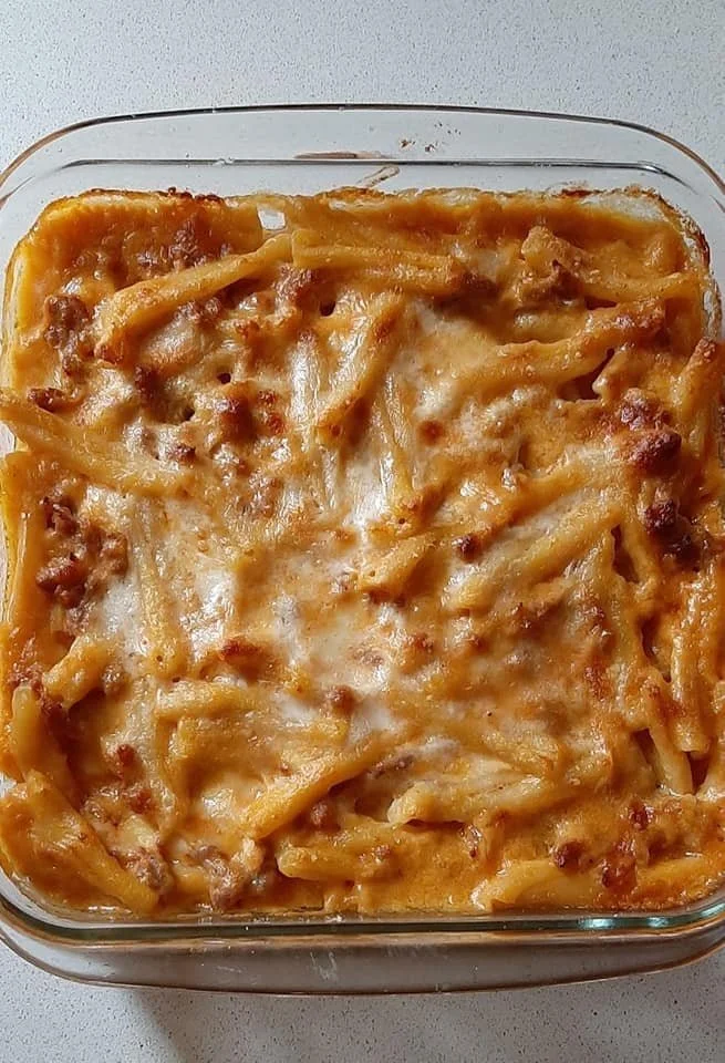 Caserecce con zucca, salsiccia e provola, un piatto italiano ricco di sapori.