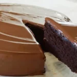 Torta di cioccolato vegana senza uova, burro e latte