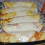 Crepes prosciutto e mozzarella pronte per essere servite