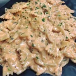 Farfalle al salmone fatte in casa con salsa cremosa