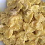 Farfalle Salsiccia panna e zafferano: piatto gustoso e cremoso