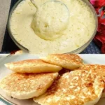 Frittelle dolci con yogurt e mele pronte da gustare