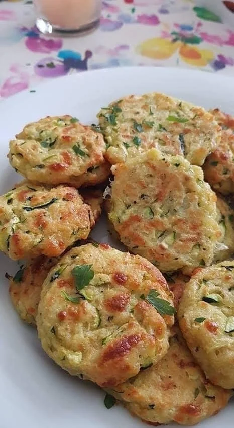 Frittelle di Zucchine, Patate e Mozzarella — la ricetta della nonna, cremose e fatte in casa
