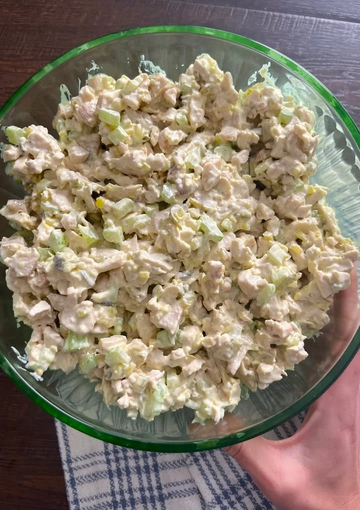 Insalata della Carolina del Nord con ingredienti freschi e colorati
