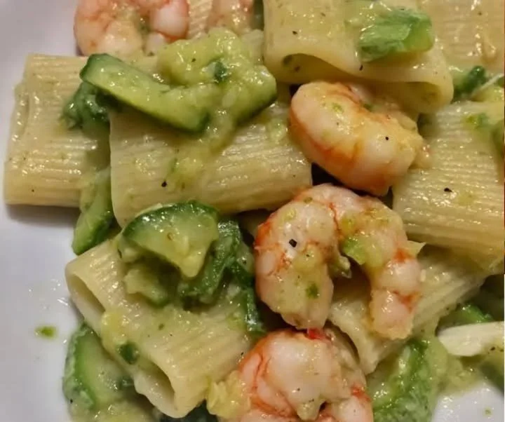 Mezzi paccheri con gamberi e zucchine