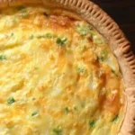 Pasta al Forno con formaggio e pomodoro servita su un piatto