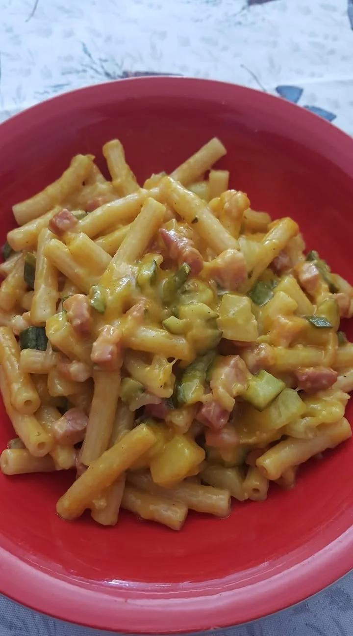 Pasta risottata con zucchine, patate, cipolla e pancetta affumicata