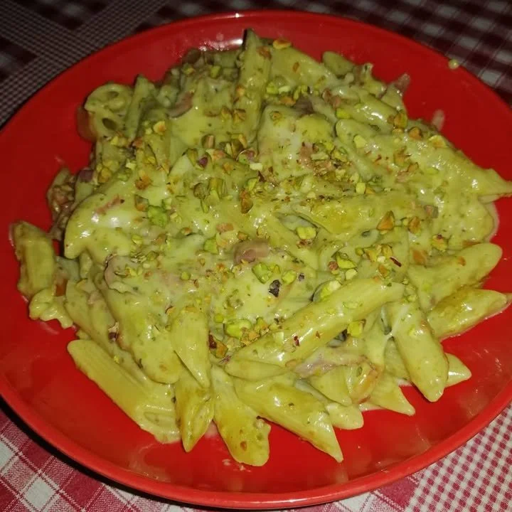 Penne al forno con besciamella al pistacchio