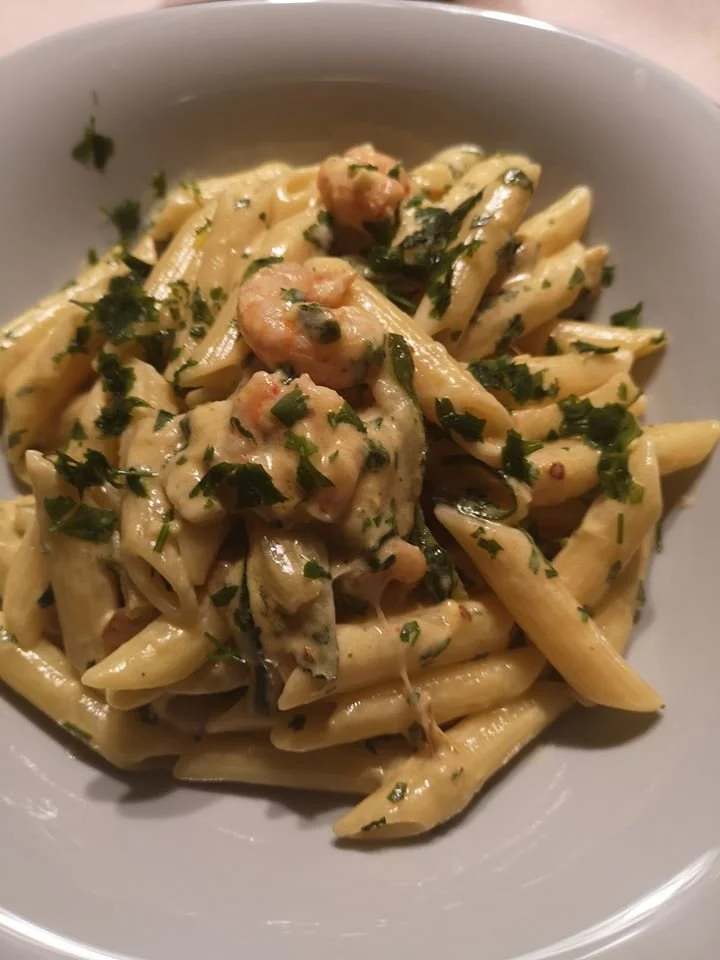 Penne rigate con zucchine, gamberetti e philadelphia salmonata