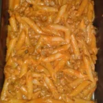 Pennette salsiccia con besciamella e mozzarella cotte al forno