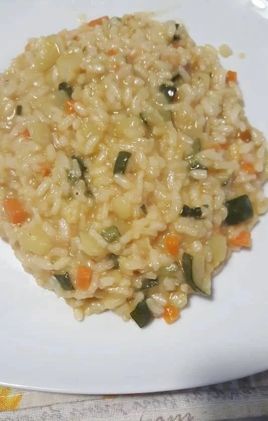 Riso con zucchine, carote e patate - piatto sano e colorato