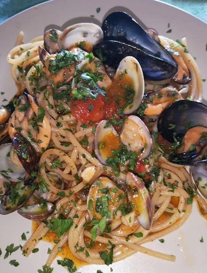 Spaghetti with Mussels and Clams in the Tradition