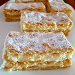 Torta senza cottura decorata con frutta frescha e cioccolato