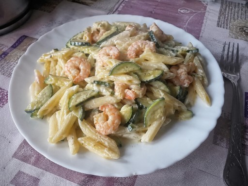 pasta zucchine e gamberetti cremosa con philadelphia