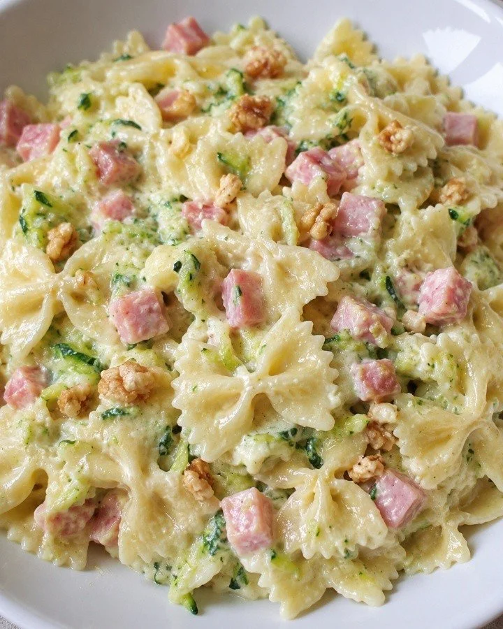 Farfalle con Zucchine, Prosciutto e Philadelphia pronte da servire
