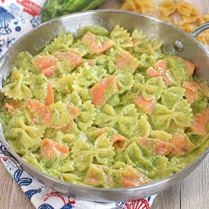 Farfalle crema di zucchine e salmone