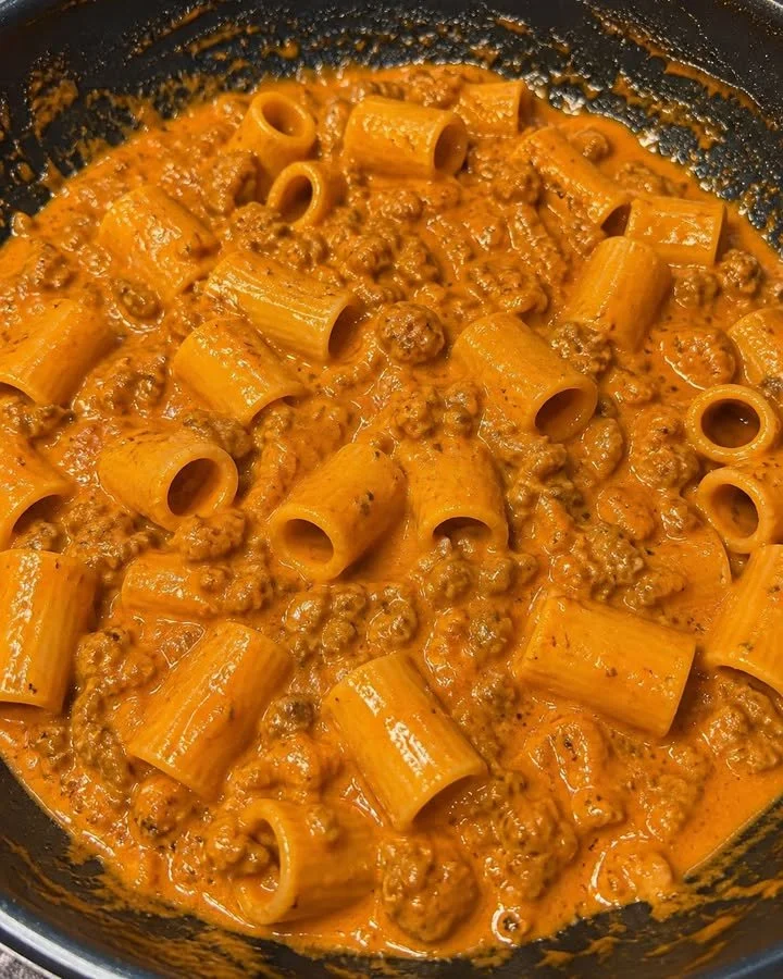 Pasta alla Montecarlo con ingredienti freschi e presenta in un piatto elegante