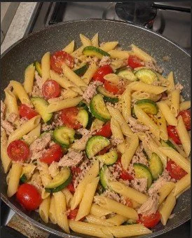 Pasta with tuna, zucchini, and cherry tomatoes