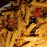 Piatto di Pennette con Melanzane e Provola pronto in 25 minuti.