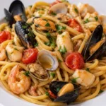 Piatto di Scialatielli Misto Scoglio con frutti di mare freschi